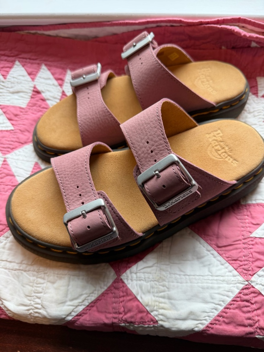 Dr. Martens Josef sandal